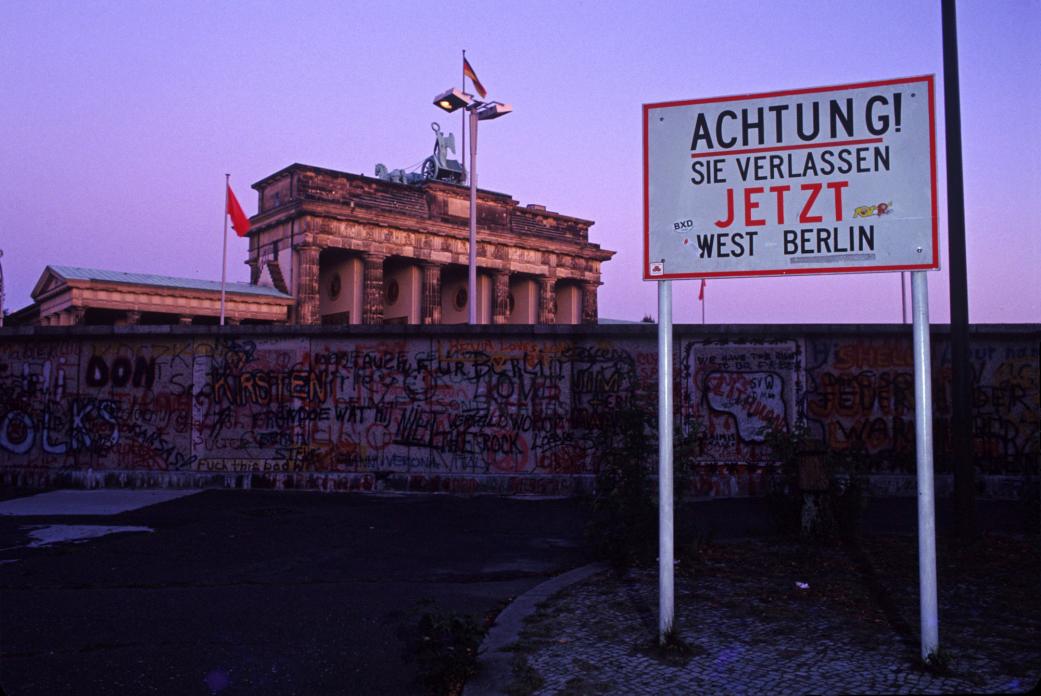 Berlin Wall (Achtung)