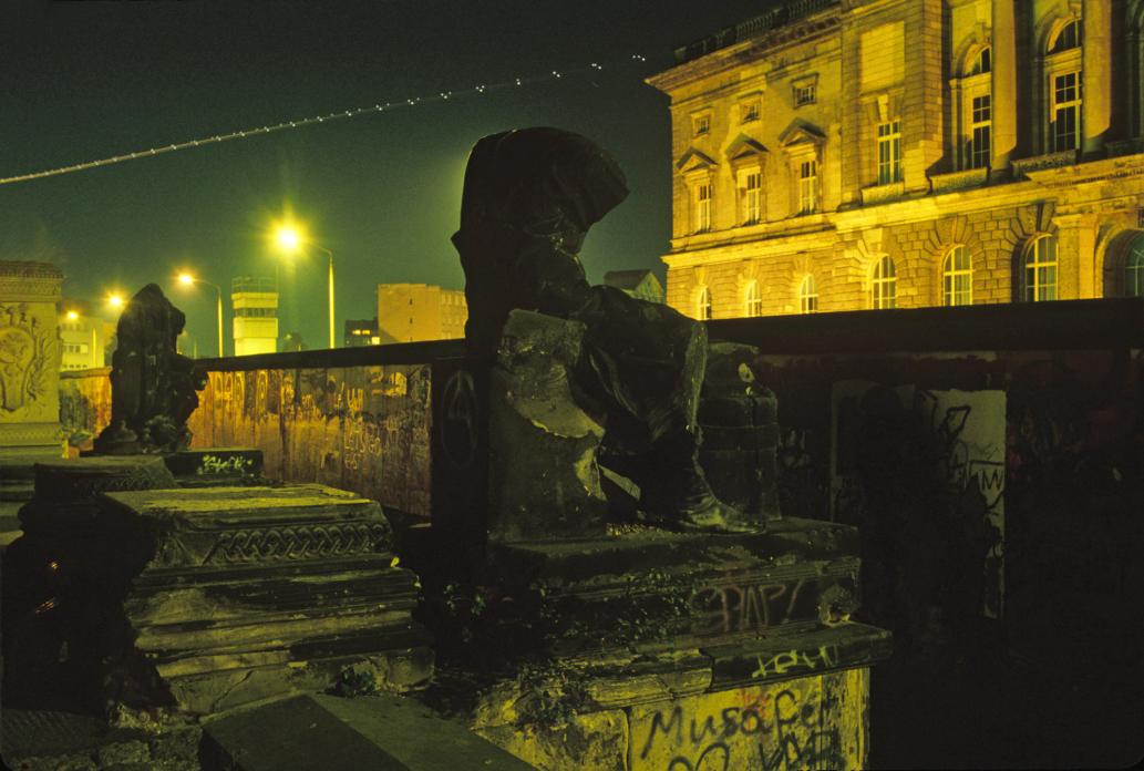 Berlin Wall (Headless Statue and Airplane Lights)